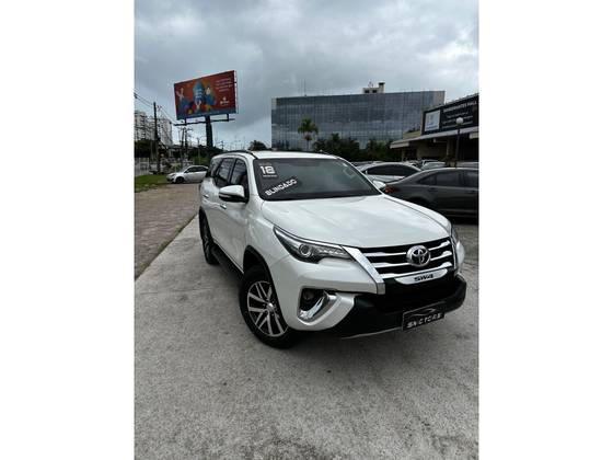 TOYOTA HILUX SW4 2.8 SRX 4X4 7 LUGARES 16V TURBO INTERCOOLER DIESEL 4P AUTOMÁTICO TOYOTA HILUX SW4 2.8 SRX 4X4 7 LUGARES 16V TURBO INTERCOOLER DIESEL 4P AUTOMÁTICO